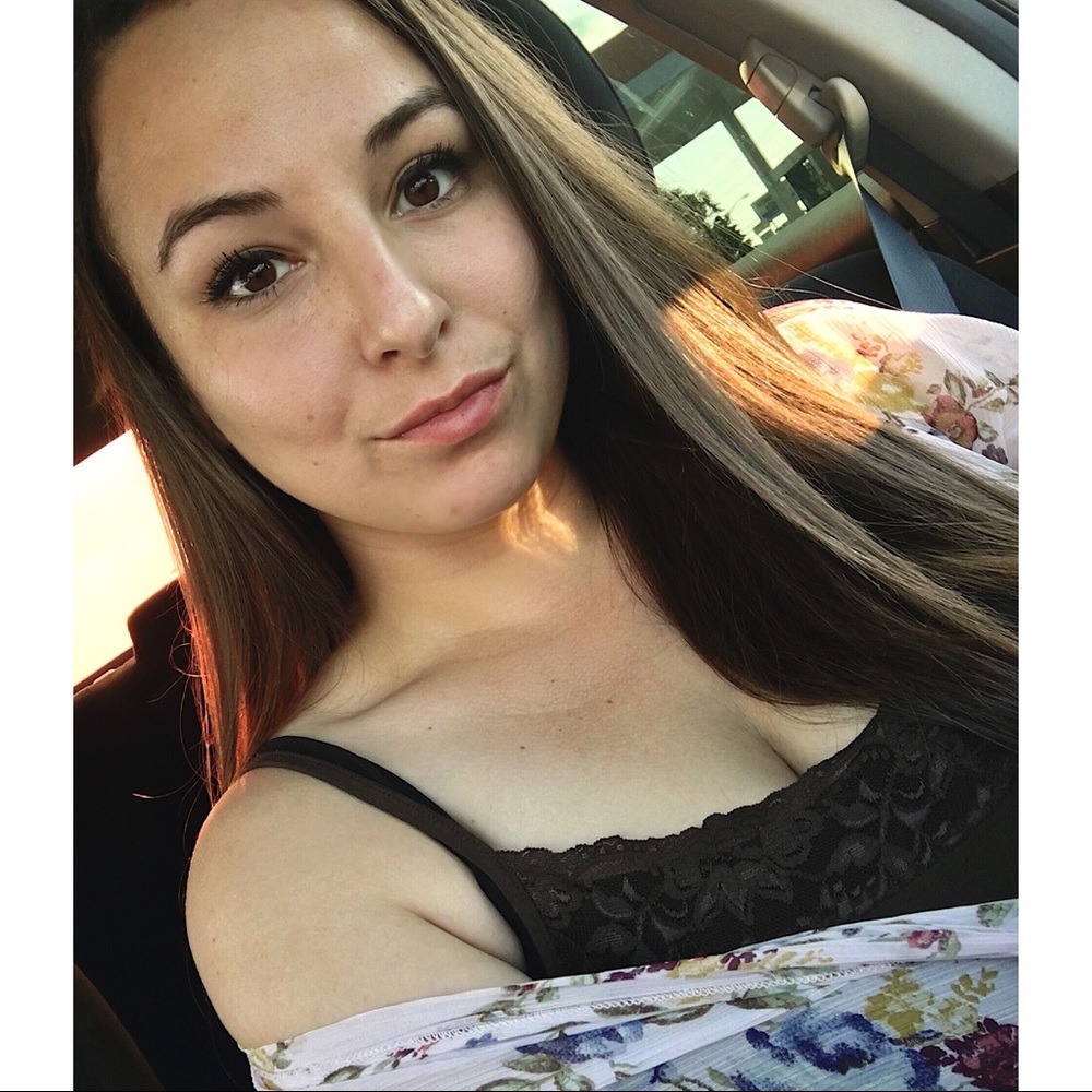 Meet your Posher, Shelby 🌻🌻